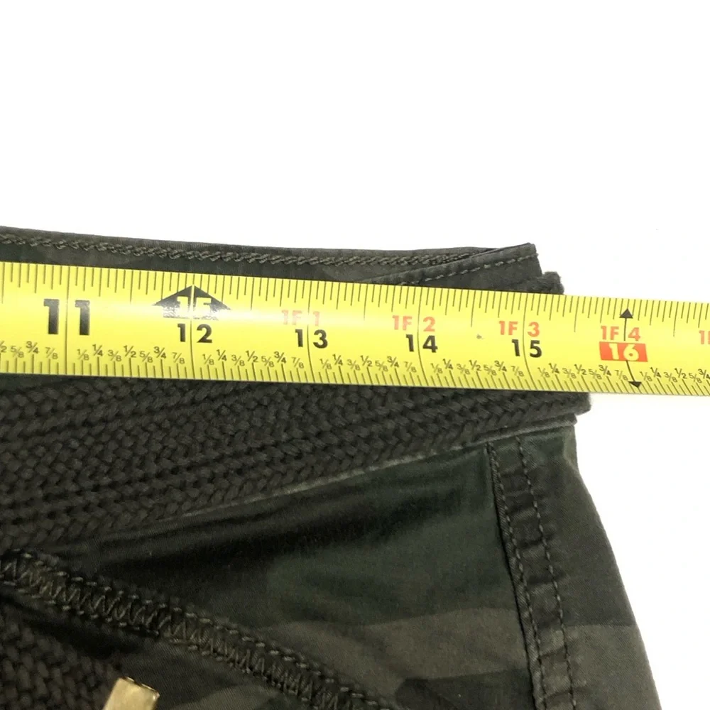 Time and Tru Women's Green Camo Cargo Capri Pants Size 8